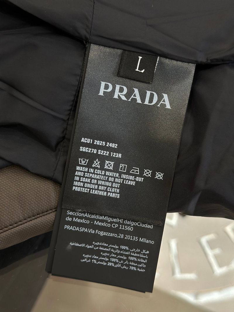 프라다 로고 스트라이프 후드 다운 재킷 - 남자 패딩 미러급 참고 이미지